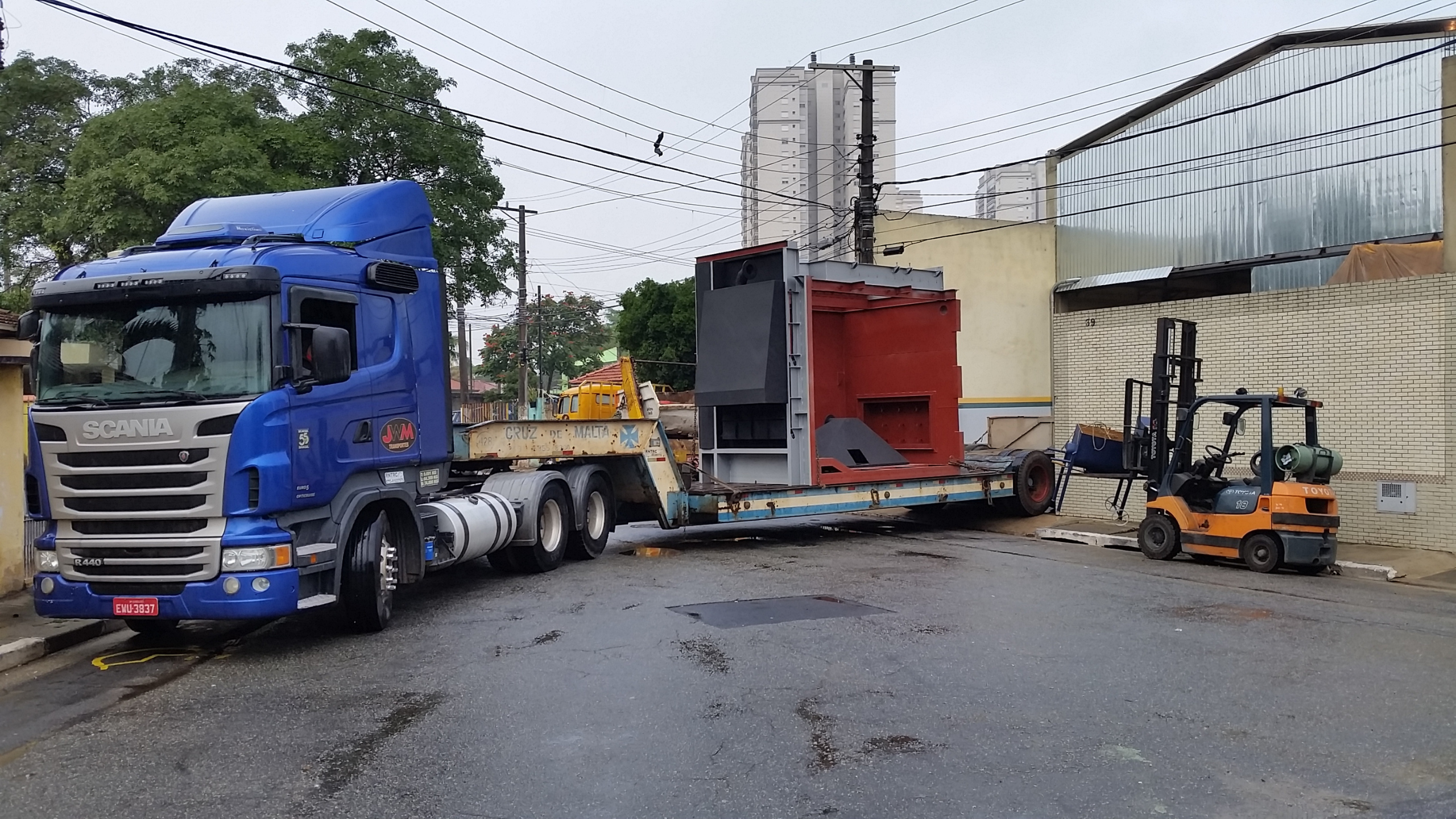Galpão de fabricação e montagem de equipamentos industriais Zamfor